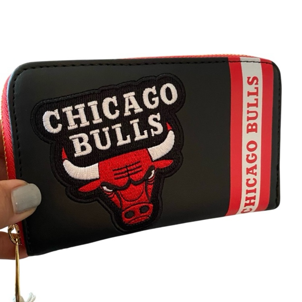 Loungefly Chicago Bulls Wallet - Picture 7 of 14